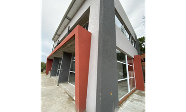 LOCAL NUEVO . zona comercial alquiler anual.