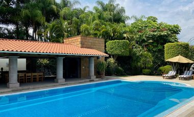 Casa en Residencial Los Apantles, cerca de Sumiya, Cuernavaca