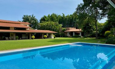 Casa en Residencial Los Apantles, cerca de Sumiya, Cuernavaca