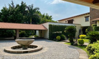 Casa en Residencial Los Apantles, cerca de Sumiya, Cuernavaca