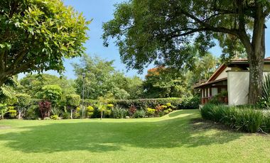 Casa en Residencial Los Apantles, cerca de Sumiya, Cuernavaca