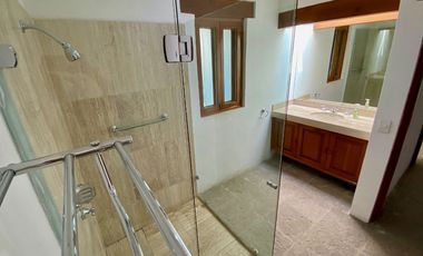 Casa en Residencial Los Apantles, cerca de Sumiya, Cuernavaca