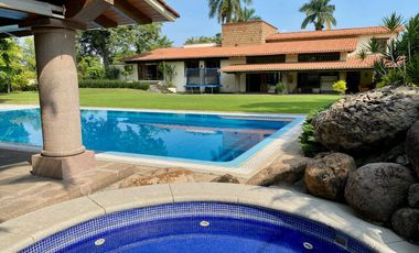 Casa en Residencial Los Apantles, cerca de Sumiya, Cuernavaca