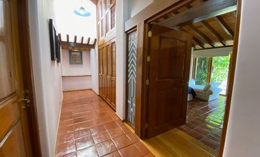 Casa en Residencial Los Apantles, cerca de Sumiya, Cuernavaca