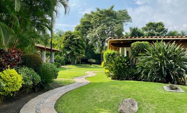 Casa en Residencial Los Apantles, cerca de Sumiya, Cuernavaca