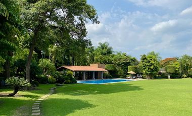 Casa en Residencial Los Apantles, cerca de Sumiya, Cuernavaca
