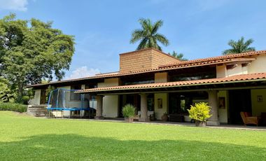 Casa en Residencial Los Apantles, cerca de Sumiya, Cuernavaca