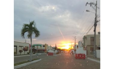 En venta casa Urb Montecristo Vía Manta Montecristi Ecuador.