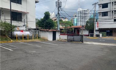 Local con amplio terreno