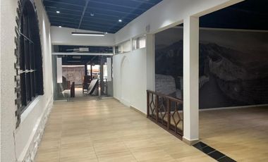 Local con amplio terreno