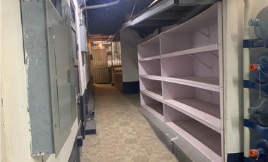 Local con amplio terreno