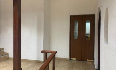 Local con amplio terreno