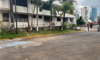 Local con amplio terreno