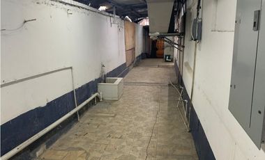 Local con amplio terreno