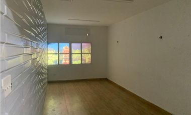 Local con amplio terreno