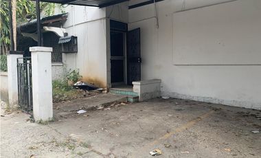 Local con amplio terreno