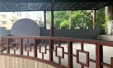 Local con amplio terreno