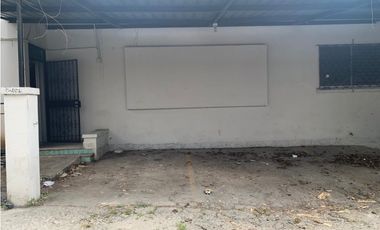 Local con amplio terreno