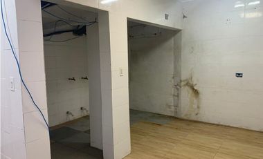 Local con amplio terreno