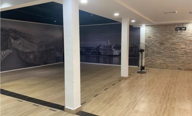 Local con amplio terreno