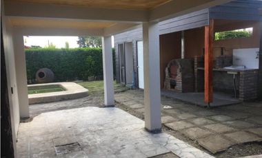 Casa en Venta Quillón, céntrica con piscina, amplio terreno