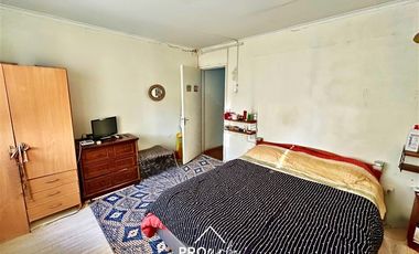 Casa en Venta en Para Remodelar, Bien Emplazada en 830 m2 de Terreno, en Faldas del Cerro Calán, Las Condes