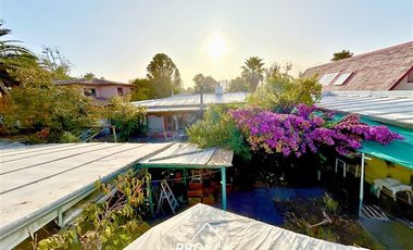 Casa en Venta en Para Remodelar, Bien Emplazada en 830 m2 de Terreno, en Faldas del Cerro Calán, Las Condes