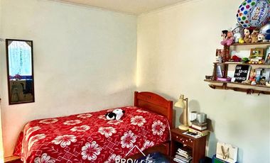 Casa en Venta en Para Remodelar, Bien Emplazada en 830 m2 de Terreno, en Faldas del Cerro Calán, Las Condes