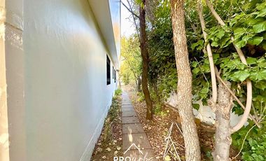 Casa en Venta en Para Remodelar, Bien Emplazada en 830 m2 de Terreno, en Faldas del Cerro Calán, Las Condes