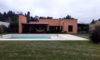 Casa en alquiler de 2 dormitorios c/ cochera en Open Door