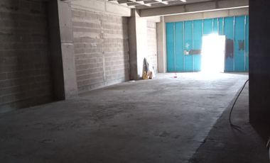 Renta de Local comercial en Centro Sur en plaza ALIA local 1