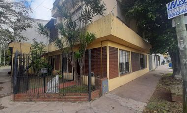 Alquiler de casa de 4 ambientes con patio en Quilmes
