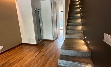 Se vende casa en Molier