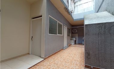 SE VENDE AMPLIA CASA EN EL PARAISO EN CALI