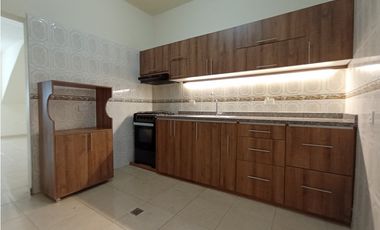 SE VENDE AMPLIA CASA EN EL PARAISO EN CALI