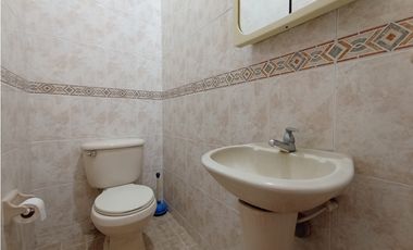 SE VENDE AMPLIA CASA EN EL PARAISO EN CALI