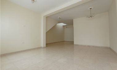 SE VENDE AMPLIA CASA EN EL PARAISO EN CALI