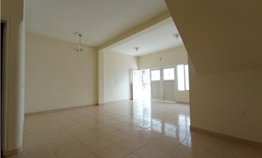 SE VENDE AMPLIA CASA EN EL PARAISO EN CALI
