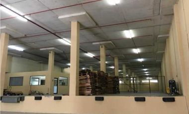 En venta bodega en Cocosolito Colón