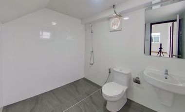 4 Bedroom House for sale at Suksomruethai House