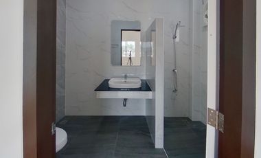 4 Bedroom House for sale at Suksomruethai House