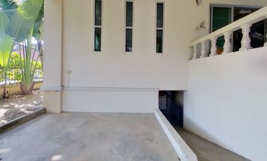 4 Bedroom House for sale at Moo Baan Rung Arun