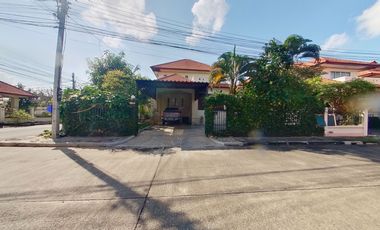 4 Bedroom House for sale at Moo Baan Rung Arun