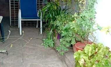 Casa con Departamento en venta en Quilmes Oeste