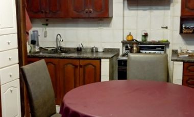 Casa con Departamento en venta en Quilmes Oeste