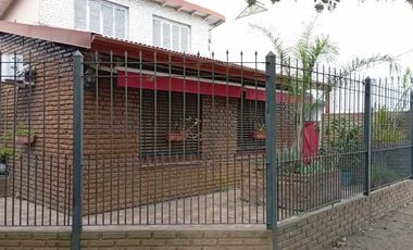 Casa con Departamento en venta en Quilmes Oeste