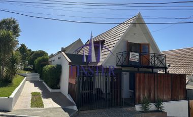 Finster Vende Linda Casa de Dos Pisos en pacífico sector Residencial - Los Pinos, Quilpué
