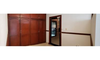 VENTA O ALQUILER DE CONSULTORIO OFICINA EN EL ROYAL CENTER  60 M2