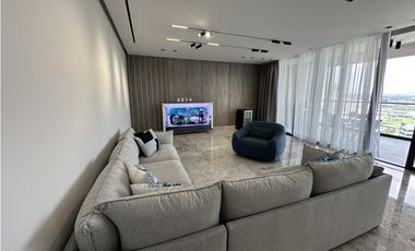 Empire Santa Maria remodelado y equipado