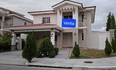 Venta Amplia Fresca Hermosa Casa 2 Plantas 350 Mts2